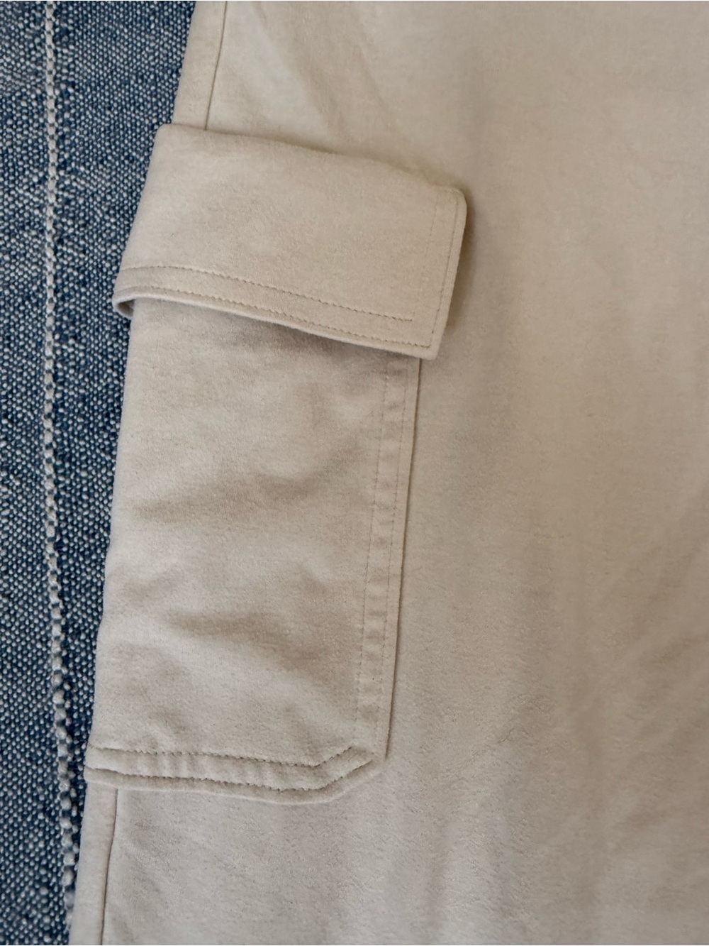 Vuori Women's Beige Lounge Set - Top Shorts Joggers - Picture 12 of 14